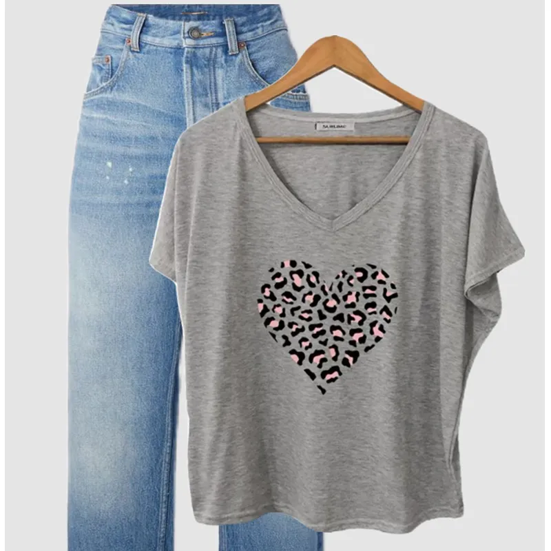 Remera corazon leopardo